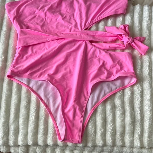 NWT Lillusory One-Shoulder Pink Swimsuit - Image 3