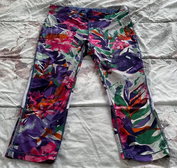 Floral Multicolored Adjustable Waist Back Pocket Capri Leggings, size L - Image 7