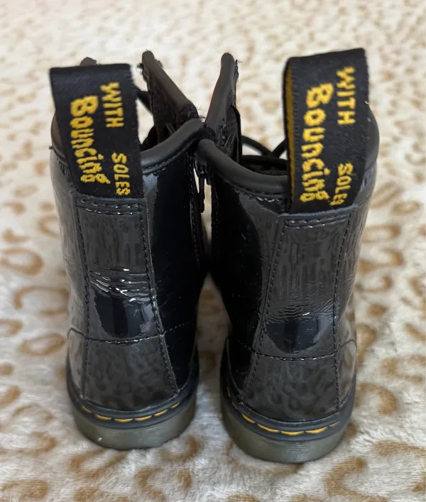 Dr. Martens 1460 Boots Black Patent Leather Kids Size: 11 (Youth) - Image 4