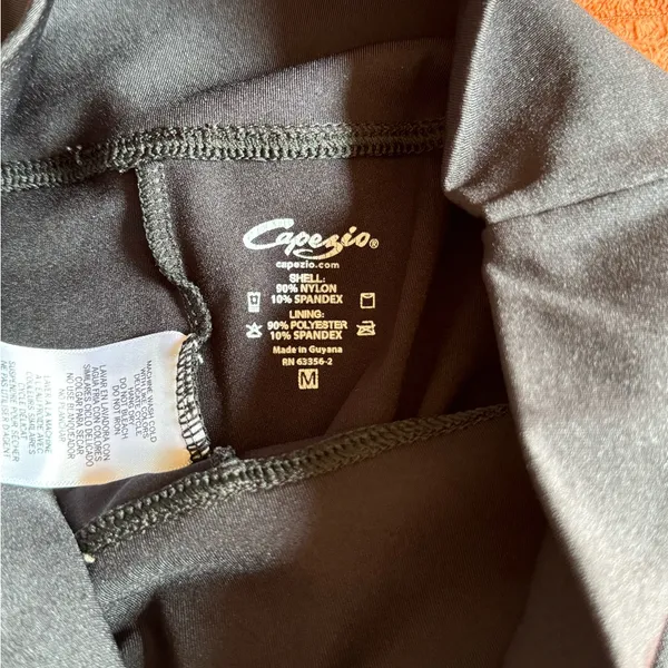 Capezio high waisted fold over dance shorts‎ size M - Image 3