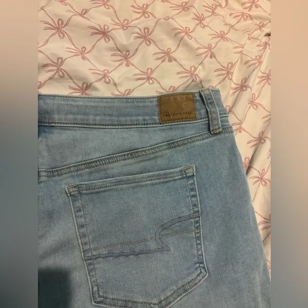 American Eagle Outfitters Midi Light Blue Jean Shorts Size 16 - Image 3
