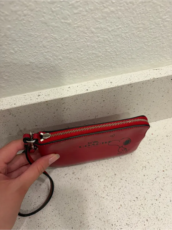Coach Red Snoopy Leather Wristlet Peanuts Limited Edition Drop Womens Wallet EUC - Image 12