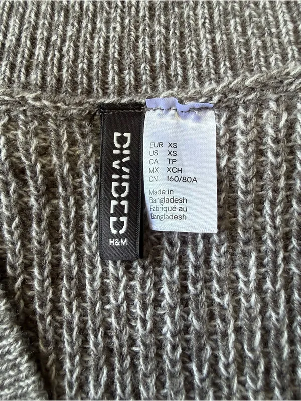 H&M Gray Knit V-Neck Sweater Vest - Image 3