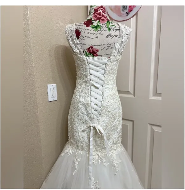 Elegant white wedding dress size S - Image 5