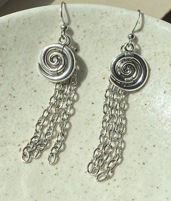 Handmade swirl/spiral chain dangle earrings🌀💚⭐️ - Image 6