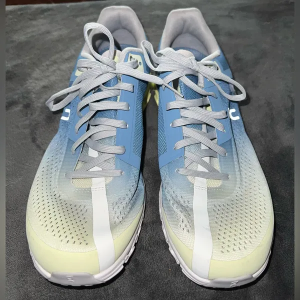 On Running Cloudflow v.3 Size 9 Men’s / Women’s 10.5 - Image 2