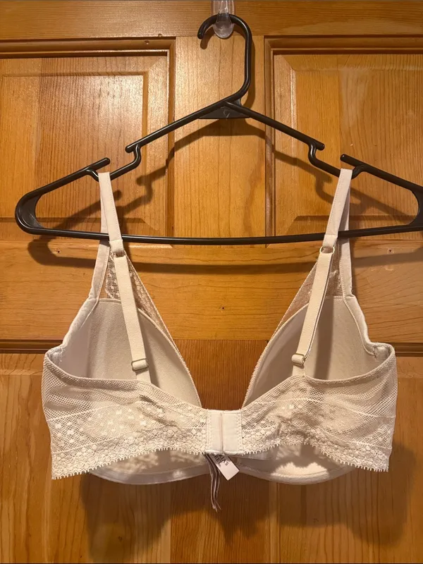Victoria’s Secret incredible plunge bra size 34DD. - Image 5