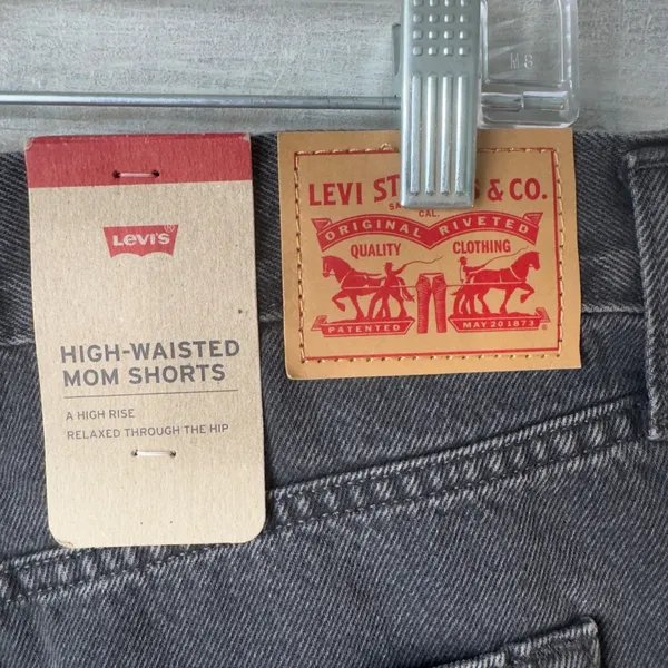 1511 |‎ NWT Levi's High Waisted Cotton Retro Mom Shorts Black Denim Women 18 - Image 7