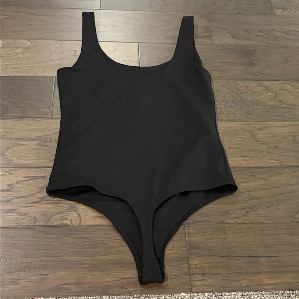 NWT Express Body contour High Compression Bodysuit Sz M - Image 6