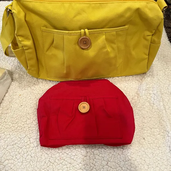 Duffle bag set. 2 med yellow (14 x 7) 1 small red interior and exterior pockets - Image 5