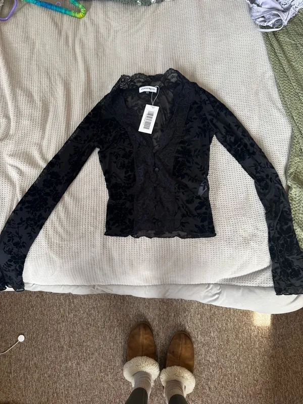 Venderby’s black lace long sleeve Size XS - Image 2