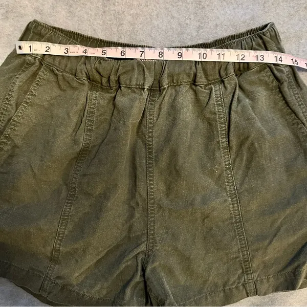 Madewell Olive pull on shorts size S - Image 4