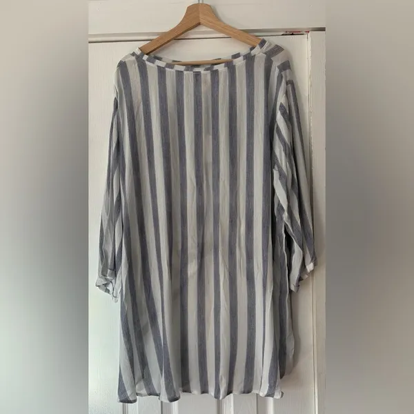 Hayden‎ Los Angeles Striped Lightweight Blue and White Women's Top Size 1XL NWT - Image 2