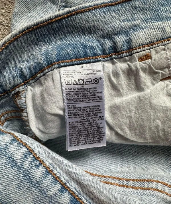 Old Navy Boyfriend Jean Shorts Mid-Rise - Image 3