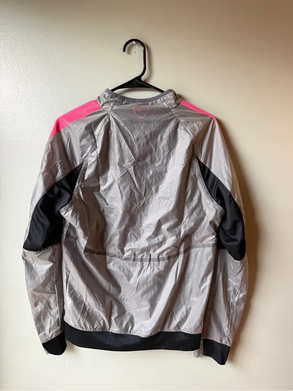 Nike Women’s Gray Pink Lightweight Running Windbreaker Jacket - Image 9