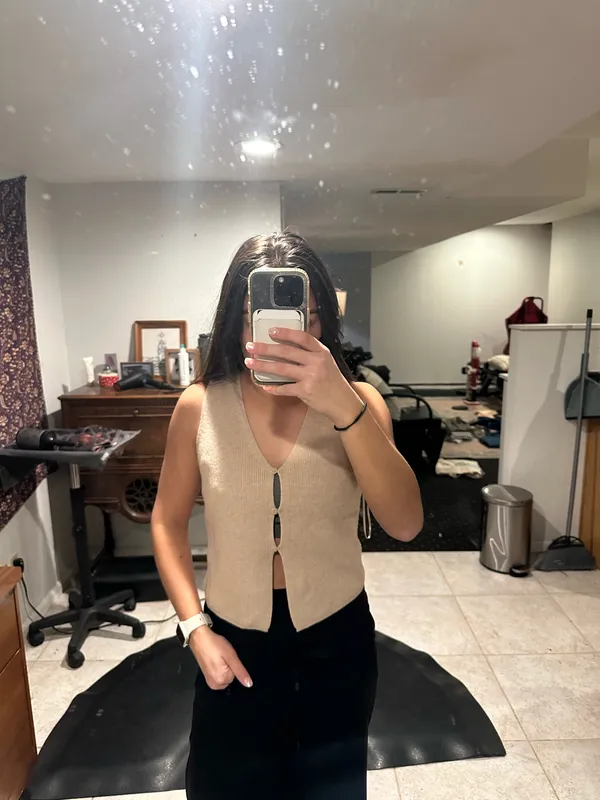 Sweater Vest Tan - Image 2