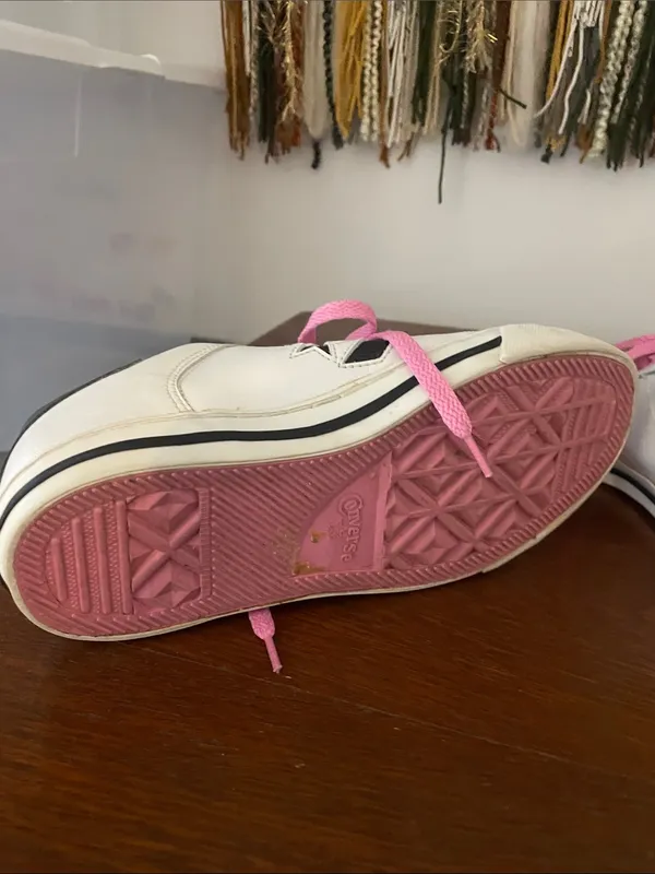 White Low-Top Sneakers with Pink Laces converse size 6 - Image 5