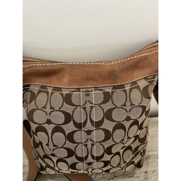 Coach Vintage Y2K F061-10402 Signature Jacquard Monogram Crossbody Bag - Image 4
