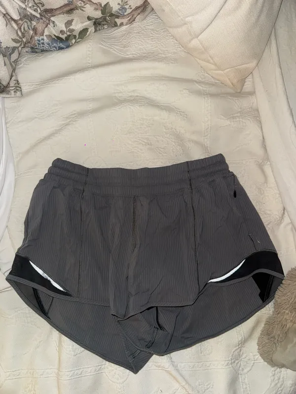Lululemon Shorts 2.5" - Image 2