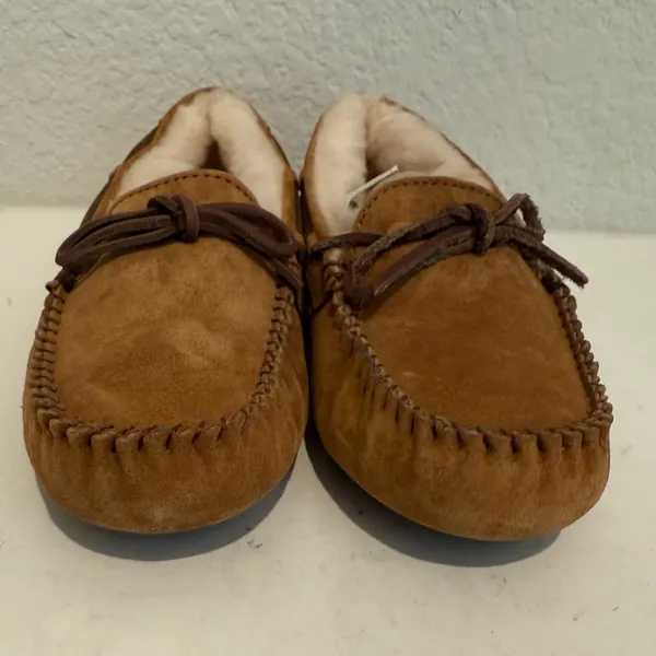 UGG Dakota Slipper Moccasin Chestnut Brown Suede Size 5 Shearling Lining NEW - Image 4
