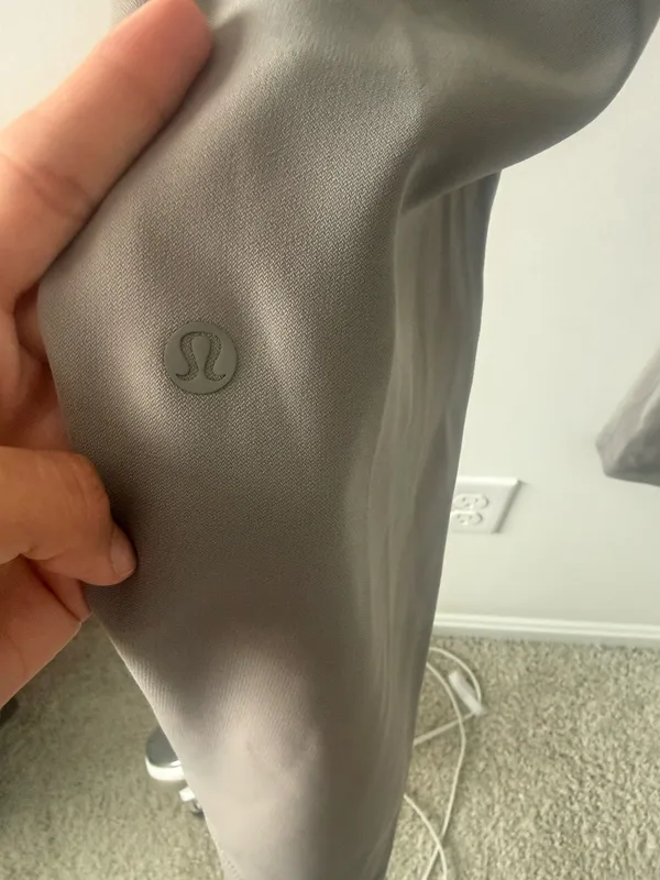 Lululemon Women's Black and Tan Pants 6 - Image 4