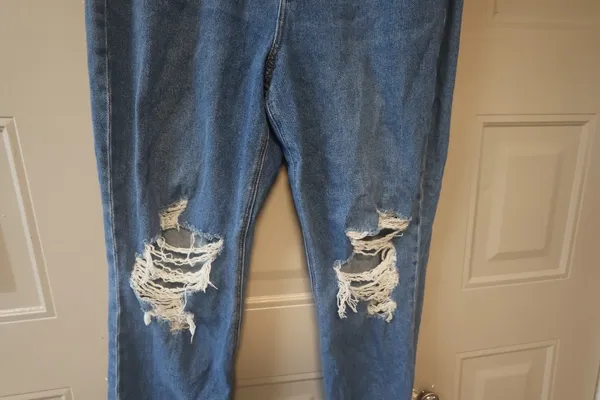 American Eagle Outfitters mom jean raw hem jeans denim in blue size 14. - Image 7