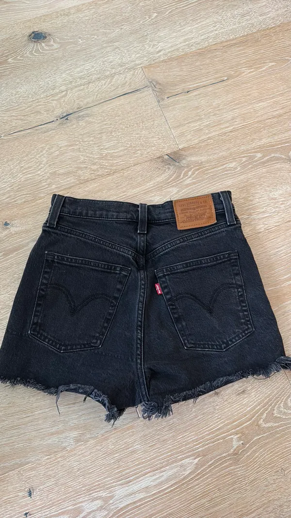 Levi’s Dark Wash Shorts - Image 3