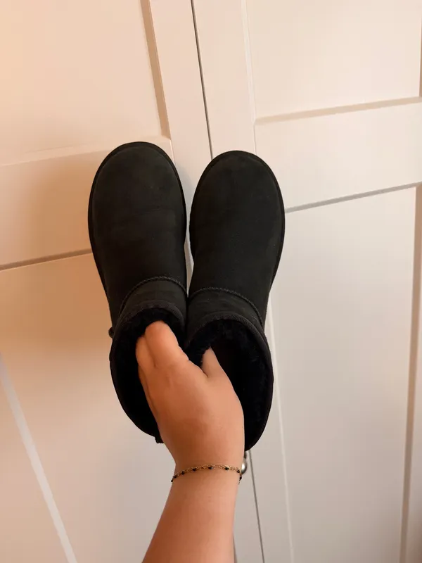 UGG Boots Black - Image 4