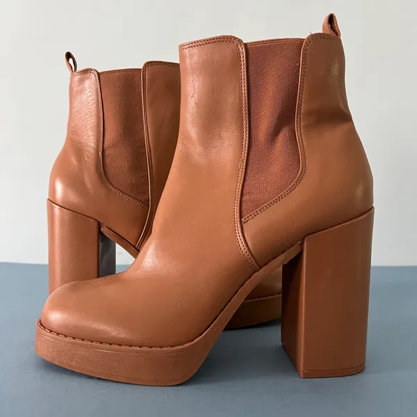 Gianni Bini Ah-Mazed Caramel Brown Leather Block Heel Platform Chelsea Boots - Image 4