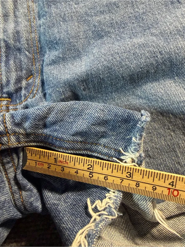 Abercrombie & Fitch The Mom Short High Rise Raw Hem Size 24/00 3" Inseam - Image 9