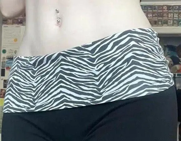 Zebra print waistband mini shorts! Cute perfect casual outfit work out Leggings. Black and white zebra print stretchy fold over belt shorts - Image 2