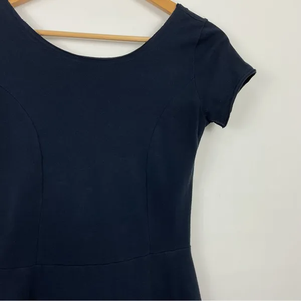 Abercrombie & Fitch Twist Open‎ Back Skater Dress size Medium - Image 2