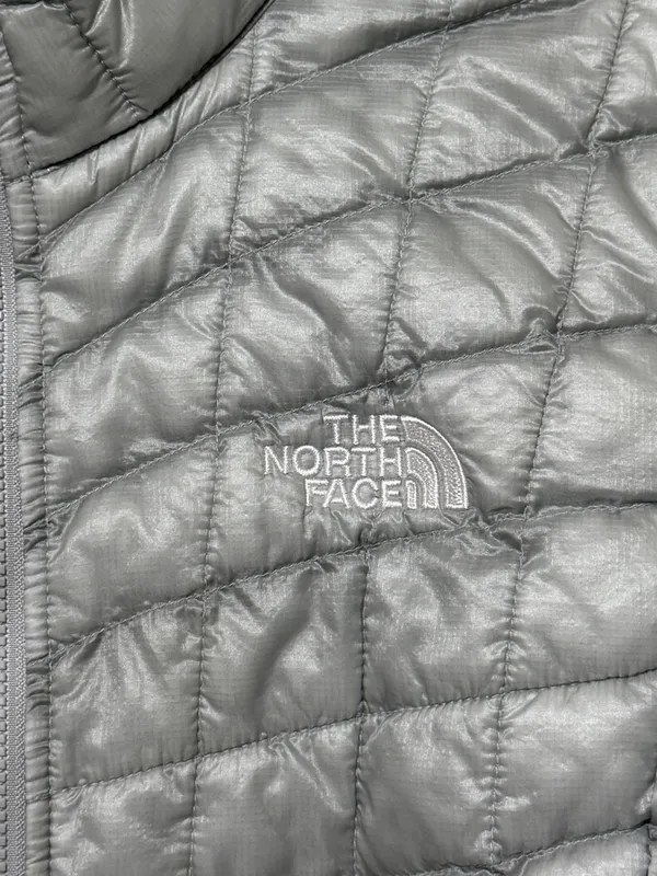 The North Face Thermoball Quilted Puffer Jacket Womens Small Silver Full Zip TNF - Image 5