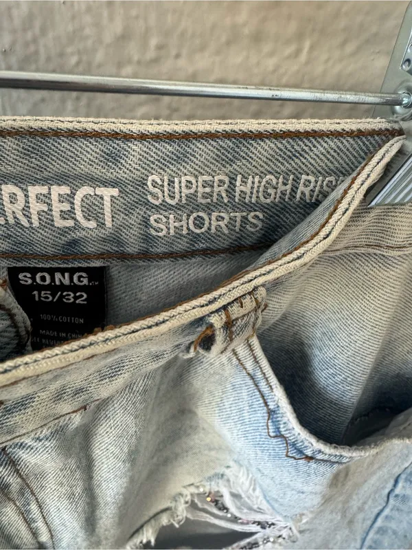 S.O.N.G Light Wash Denim Jean Beaded Shorts Size 32 - Image 6