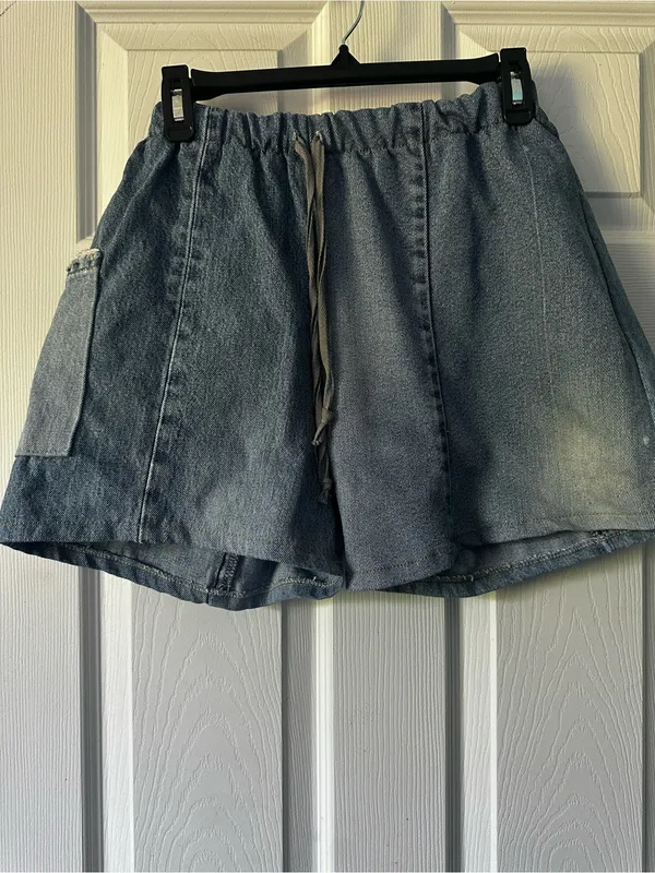 Parke Light Wash Elastic Waist Denim Shorts with Side Patch Pocket - Image 3