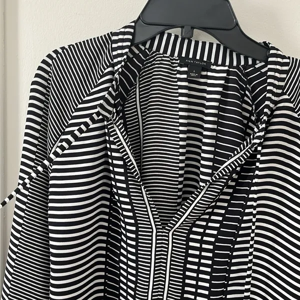 Ann Taylor multi-pattern black and white blouse in size Large - Image 2