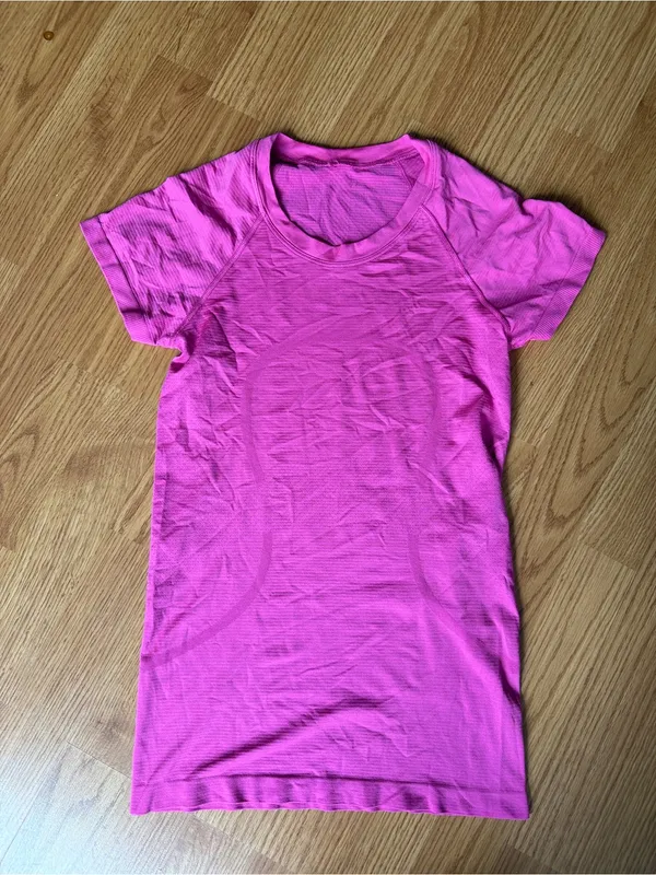 Lululemon Swiftly Tech Short Sleeve Crew Size 4 - Image 3
