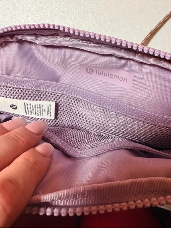 Lululemon Everywhere Belt Bag - Image 4