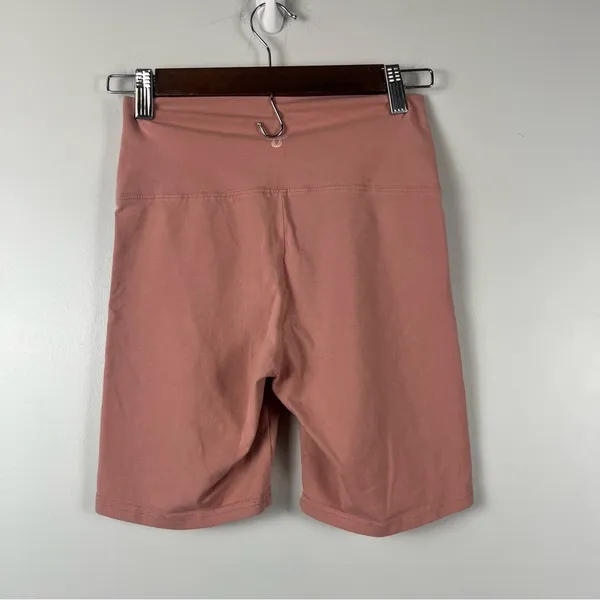 Aritzia TNA pink 7 inch biker shorts size small - Image 3