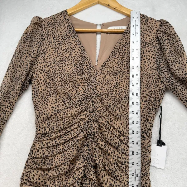 ASTR The Label Dottie Midi Dress Animal Print Ruched Long Sleeve XS‎ - Image 3
