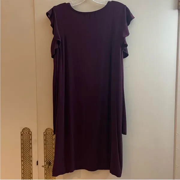 White House black Market red long sleeve ruffle cold shoulder dress size medium - Image 8