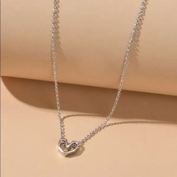 3/$30 🤍 Tiny Heart Necklace Silver - Image 4