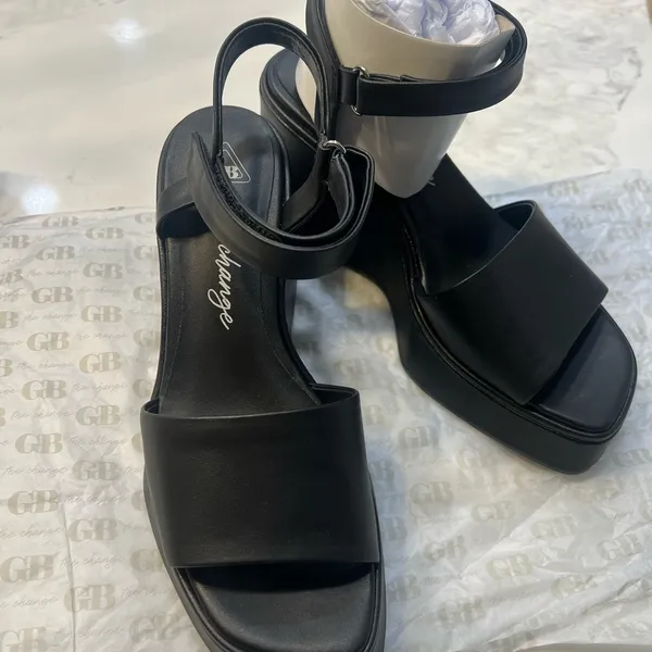 Gianni Bini Black Platform Shoes with Chunky Sole - Image 4
