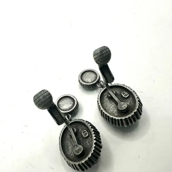 Vintage Avon silver tone blue clip on earrings - Image 4