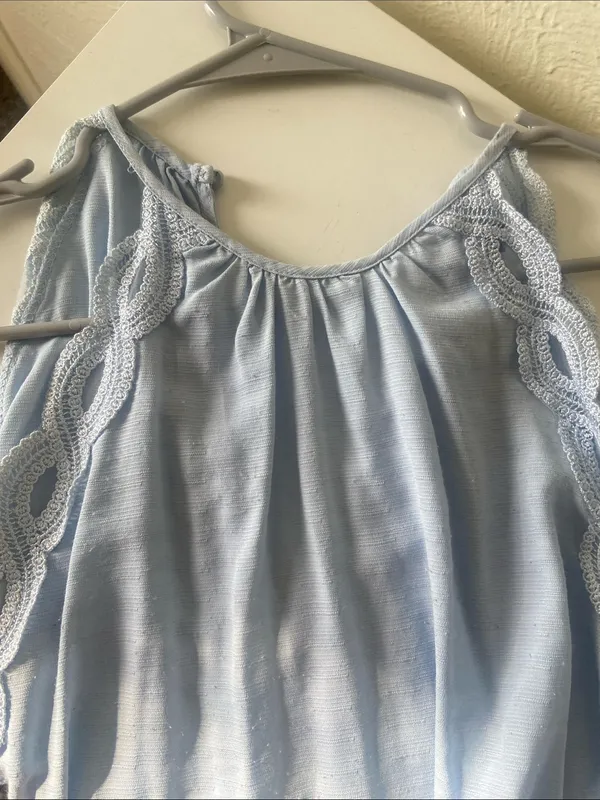 Kendall + Kylie Light Blue Sleeveless Scallop-Trim Top - Image 4