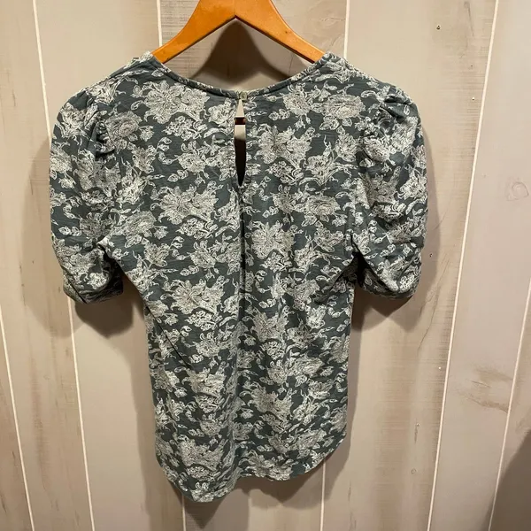 Cute Lucky Brand forest green tattoo floral print puff sleeve v-neck top cotton - Image 10