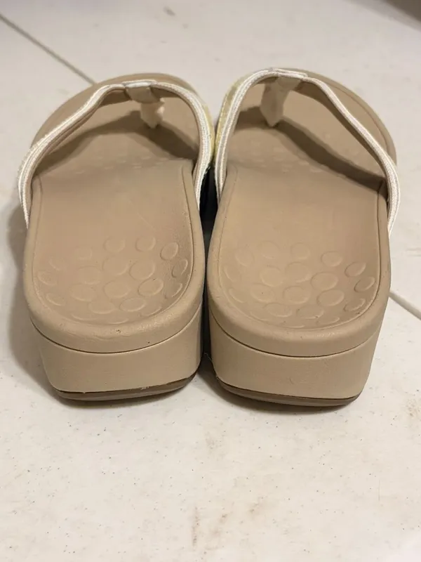 Women's Vionic 380 High Tide Beige Tan Flip Flop Wedge Sandals Size 5 - Image 4