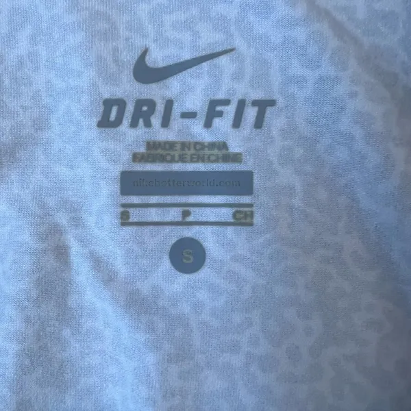 Nike Dri-FIT Long Sleeve Thermal Leopard Print Shirt Hiking Running Size Small - Image 2