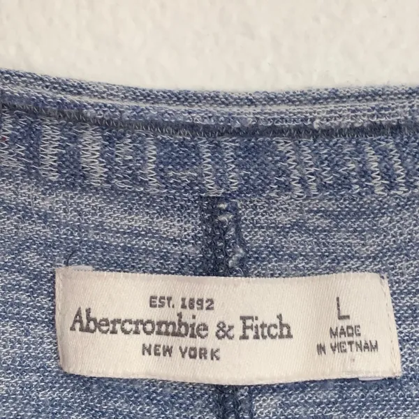 5/$25 Abercrombie & Fitch Heathered Short Sleeve V-neck Tee‎ T-shirt in Blue - Image 6