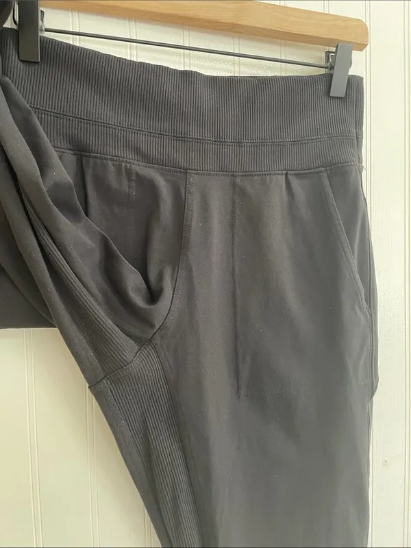 ATHLETA Venice Jogger Pants Travel Athleisure Yoga in Black Size S - Image 9